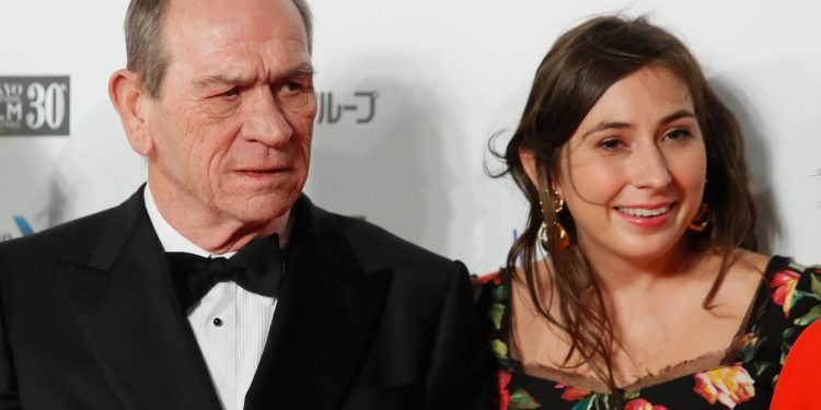 Tragjedi për Tommy Lee Jones: vajza e tij Victoria gjendet e vdekur në një hotel në San Francisko