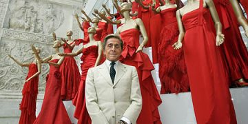 Valentino Garavani – Perandori i së kuqes që e ktheu elegancën në art