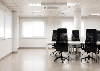 Britania goditet më fort nga shkurtimet e vendeve të punës prej Inteligjencës Artificiale