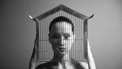 Mos ndihesh i mbyllur në një kafaz të artë? Kur suksesi të lodh më shumë sesa të shpërblen…