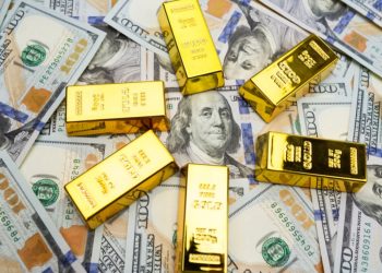 Dollari bie në nivelin më të ulët që nga 2022, ari thyen rekordin historik mbi 5 mijë dollarë
