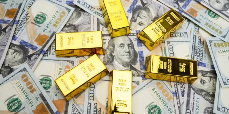 Dollari bie në nivelin më të ulët që nga 2022, ari thyen rekordin historik mbi 5 mijë dollarë