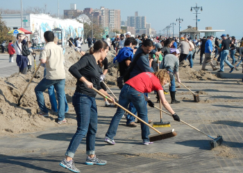 “Puna vullnetare” do njihet me ligj në Shqipëri: Kultura dhe solidariteti “komunist” vihen në sprovën e demokracisë