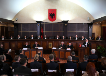 Gjykata e Lartë “sajon” ceremoni: Viti Gjyqësor – “Puna mbarë gjyqtarё” apo “Prisni se Drejtësinë rrugës e keni qytetarë!”