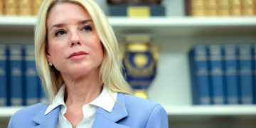 Pam Bondi: Maduro do të përballet me “drejtësinë finale” në tokёn amerikane