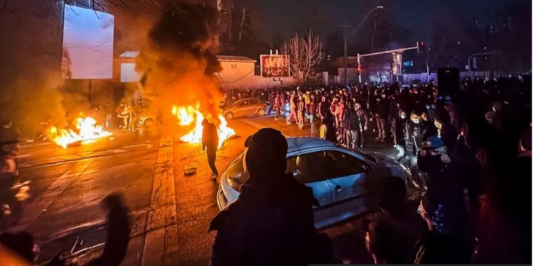 Spitalet iraniane në gjendje kolapsi: mjekët raportojnë fluks masiv të protestuesve të vrarë dhe të plagosur