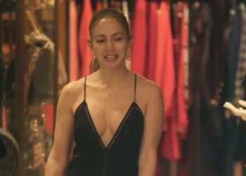 Jennifer Lopez bёn pazar me dekolte në Beverly Hills