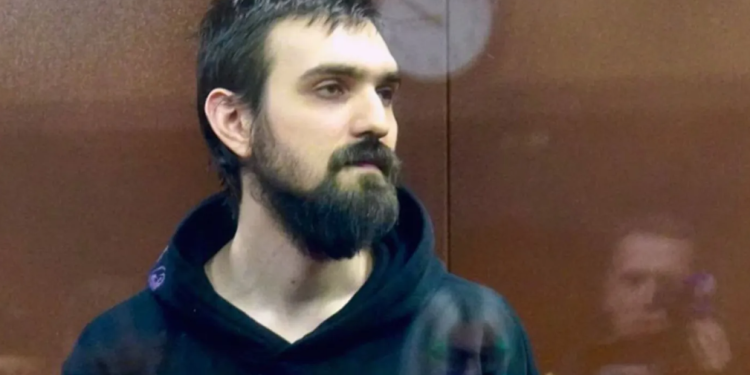 6 vite burg për një batutë: Rusia dënon komedianin për “urrejtje” pas shfaqjes humoristike