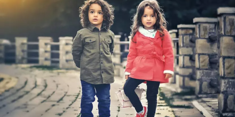 Studimi rrëzon mitin: Autizmi prek njësoj vajzat dhe djemtë, por te femrat zbulohet më vonë