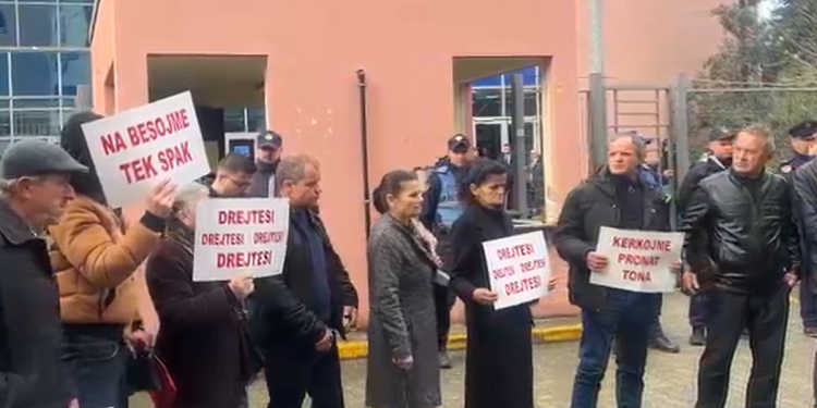 Banorët e Baks-Rrjollit “trokasin” vetë në SPAK: Nuk mjafton kallëzimi, duam drejtësi!
