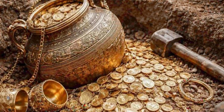 Në kërkim të një çekiçi, zbuloi thesarin më të madh romak – me vlerë 1.75 milionë paund