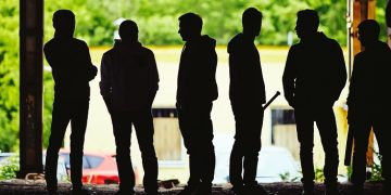Pse po rritet dhuna tek të rinjtë? Një analizë mbi shkaqet dhe pasojat