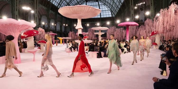 Nga kantieret te parkingjet: pse moda po braktis luksin për karabinatё