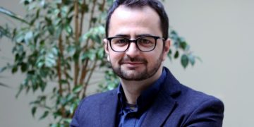 “Mashtruesi” apo “Avokati i Popullit”? Një “Fake news” me tituj ndërkombëtarë
