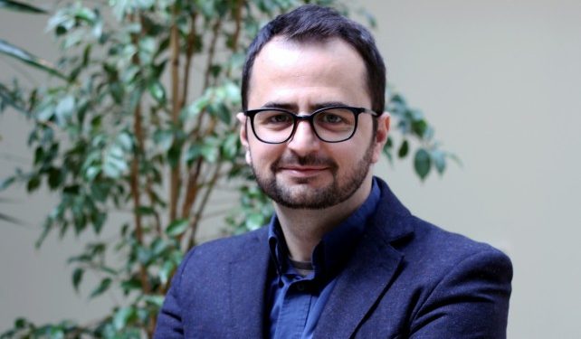 “Mashtruesi” apo “Avokati i Popullit”? Një “Fake news” me tituj ndërkombëtarë