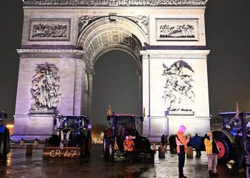 Sulm me thikë pranë Harkut të Triumfit në Paris, ndërhyn policia – sulmuesi humb jetën, nis hetimi për terrorizëm