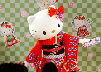 Stilistja legjendare e “Hello Kitty” jep dorëheqjen pas 46 vitesh