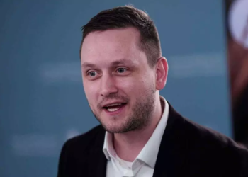 Kryeministri i Groenlandës paralajmëron: SHBA vijon përpjekjet për të marrë kontrollin e ishullit