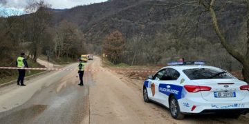 Bllokohet plotësisht aksi Librazhd–Pogradec /A po e ndjek hija e krizës së infrastrukturës Belinda Ballukun në prag të vendimit për imunitetin?
