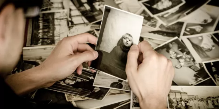 Nostalgjia dhe kujtimet e para: pse e kaluara na ndihmon të jetojmë më mirë sot