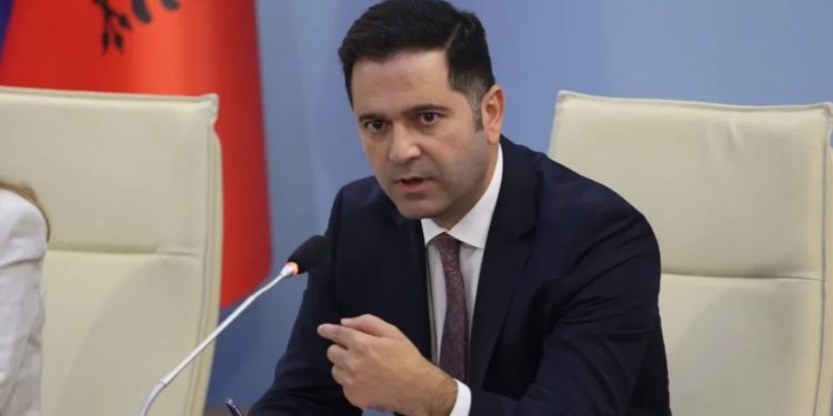 Kush e ka kompromentuar kaq rëndë ministrin e Financave?