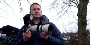 “Zotat e fotografisë ishin në anën time”: Si u kap imazhi që pushtoi faqet e para me Andrew-in