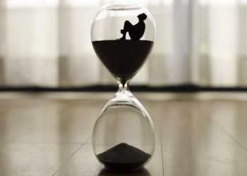 Pse e urrejmë pritjen? Çfarë na e rrit vërtet  padurimin