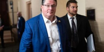 “I preferoj qentë më shumë se myslimanët” – Stuhi reagimesh ndaj kongresmenit republikan Randy Fine