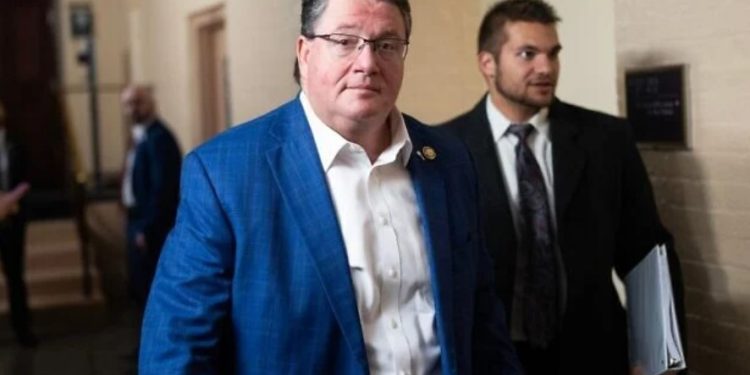 “I preferoj qentë më shumë se myslimanët” – Stuhi reagimesh ndaj kongresmenit republikan Randy Fine