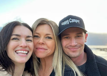 Historia e bujshme e një marrëdhënieje treshe: Një burrё me dy tё dashurat e tij jetojnё tё lumtur sё bashku 