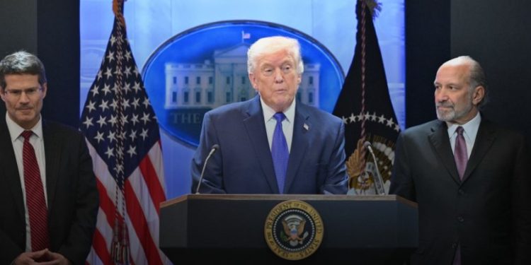 Trump shpall tarifë globale 10% pas goditjes nga Gjykata e Lartë dhe sulmon gjyqtarët