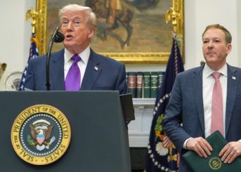 Trump rrëzon vendimin historik për gazrat serrë, përplasje e fortë me ambientalistët