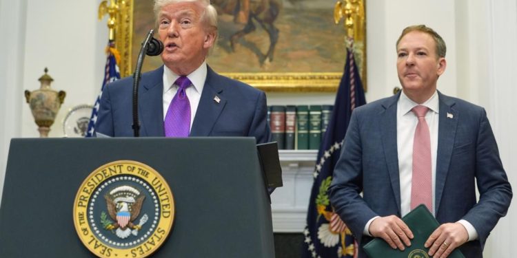 Trump rrëzon vendimin historik për gazrat serrë, përplasje e fortë me ambientalistët