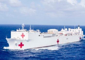 Anija “Mercy” për një ishull që ka mjek falas: oferta e Trump për Groenlandën përplaset me një “jo” të prerë