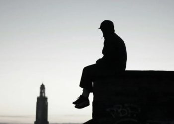 Të aftë në gjithçka, të vetmuar në heshtje