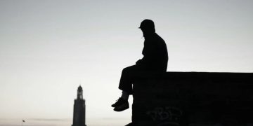 Të aftë në gjithçka, të vetmuar në heshtje