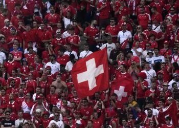 Zvicra voton për kufirin 10 milionë banorë, në qendër debati për emigracionin