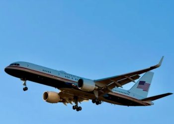 Trump ngjyros dhe “Air Force One”