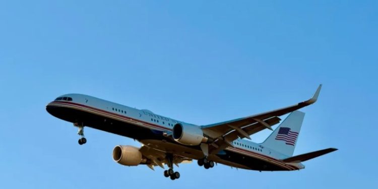 Trump ngjyros dhe “Air Force One”