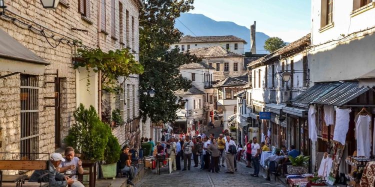 “El Pais” – Shqipëria kryeson mes destinacioneve më të preferuara të Ballkanit për turistët ndërkombëtarë