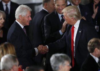 Pakti i burrave: Clinton dhe Trump mbrojnё njёri- tjetrin?