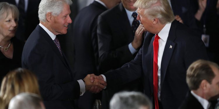 Pakti i burrave: Clinton dhe Trump mbrojnё njёri- tjetrin?