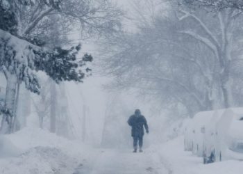 SHBA “ngrin”: Mbi 8 mijë fluturime të anuluara, qytete të paralizuara nga stuhia historike e dëborës