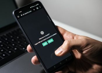 Një zyrtar kinez “tradhtohet” nga ChatGPT: si u zbulua një operacion global frikësimi kundër disidentëve