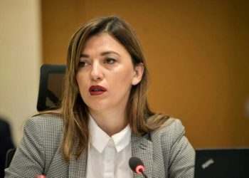 Albulena Haxhiu zgjidhet kryeparlamentare, LVV realizon synimin