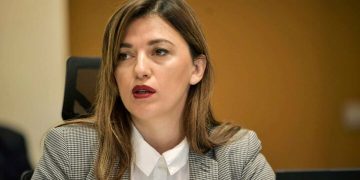 Albulena Haxhiu zgjidhet kryeparlamentare, LVV realizon synimin