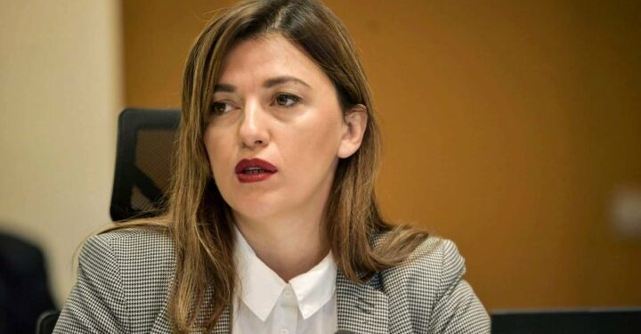 Albulena Haxhiu zgjidhet kryeparlamentare, LVV realizon synimin