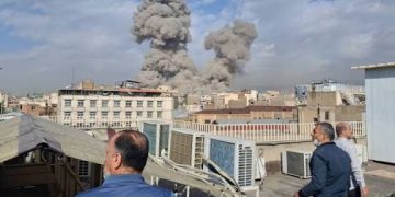 SHBA-Izrael sulmojnë Iranin – Irani lëshon raketa drejt Izraelit, Katarit, Bahreinit, UAE dhe Arabisë Saudite. A filloi Lufta e III Botërore?