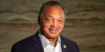Njeriu që hapi rrugën për Obamën – kush ishte Jesse Jackson, zëri që ndryshoi Amerikën
