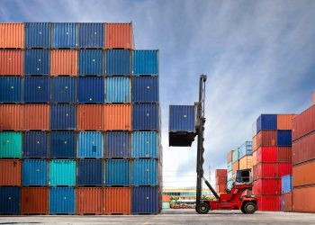 210 ton “hir kimik” të Kurumit dhe 33 masa sigurie / Në pranga drejtues të kompanisë, doganierë dhe zyrtarë të mjedisit